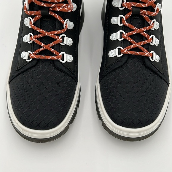 Women’s Dr Marten Combs W Fashion Boot - Picture 5 of 11